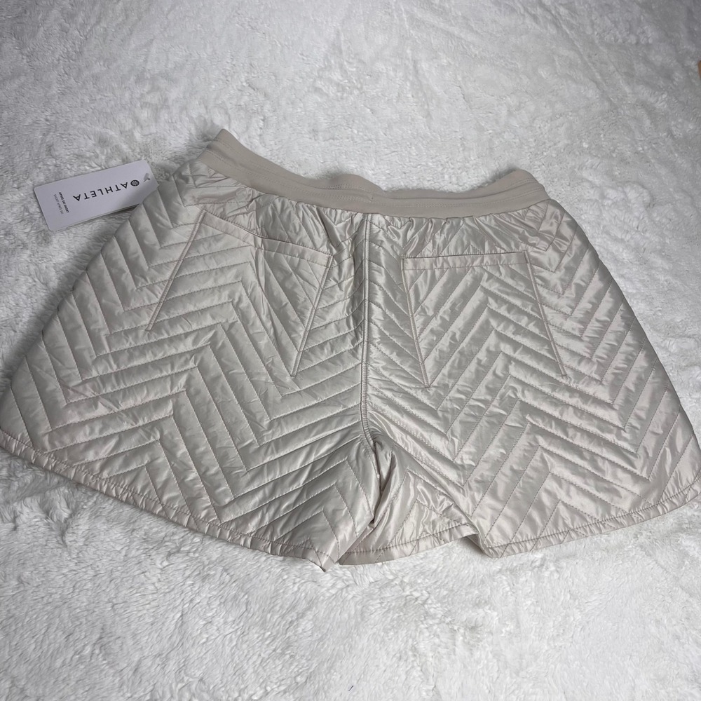 Athleta Aprs Ski Quilted Chevron Shorts Beige Women's Size 6 Pockets Drawstring - Picture 4 of 11